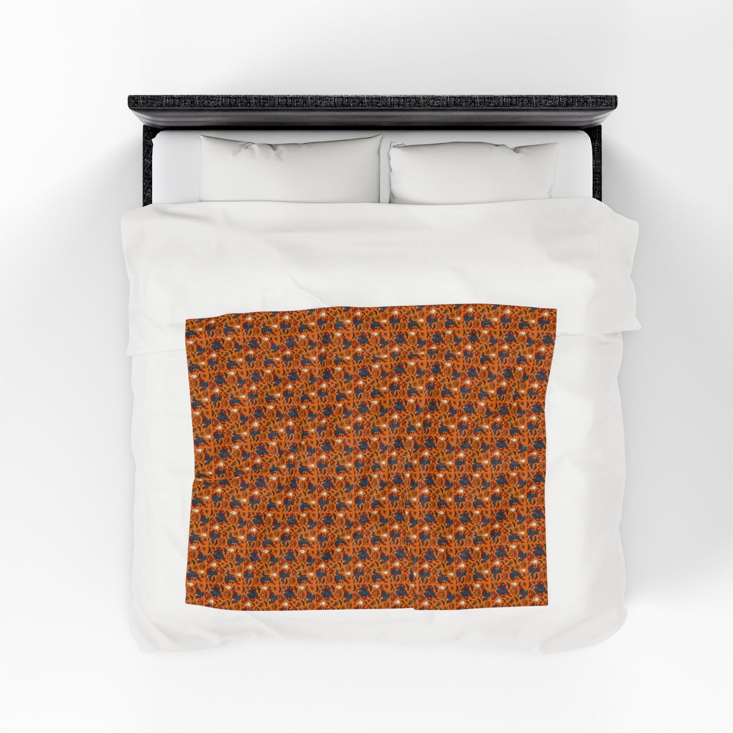 🎃 Halloween Hero Plush Blanket – Cozy Up with Comic-Style Comfort