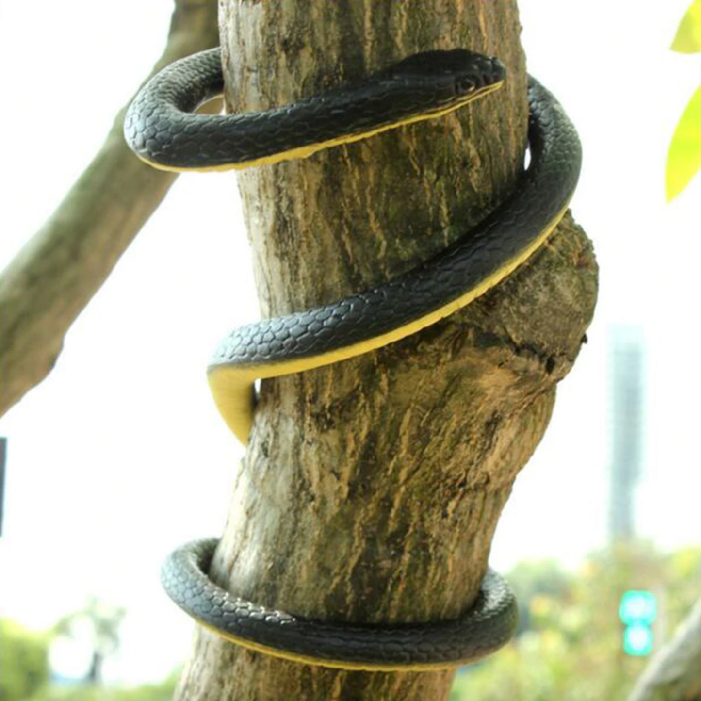 Fake Realistic Snake Lifelike Real Scary Rubber Toy Prank Party Joke